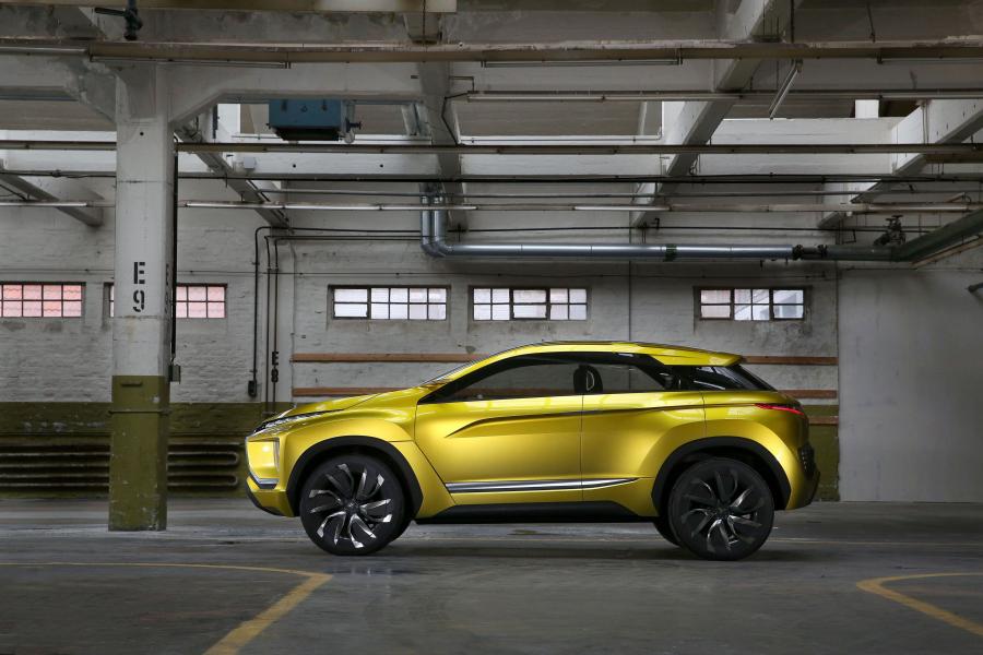  Mitsubishi eX Concept 2015 года  (фото 24 из 33)